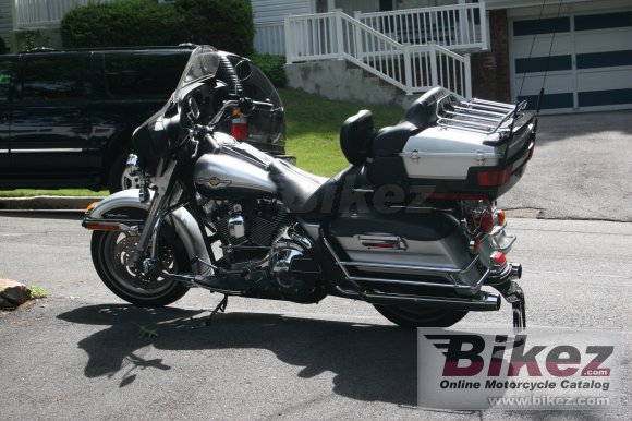 2003 Harley-Davidson FLHTCUI Ultra Classic Electra Glide photo